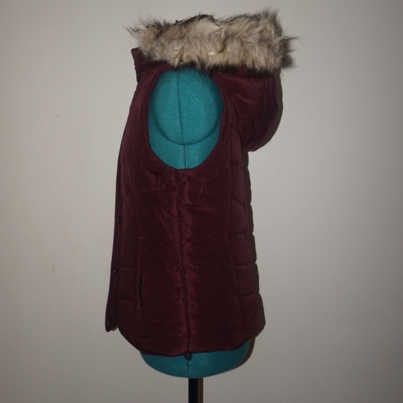 Cute Burgundy Vest With Hood - Picture 3 of 4